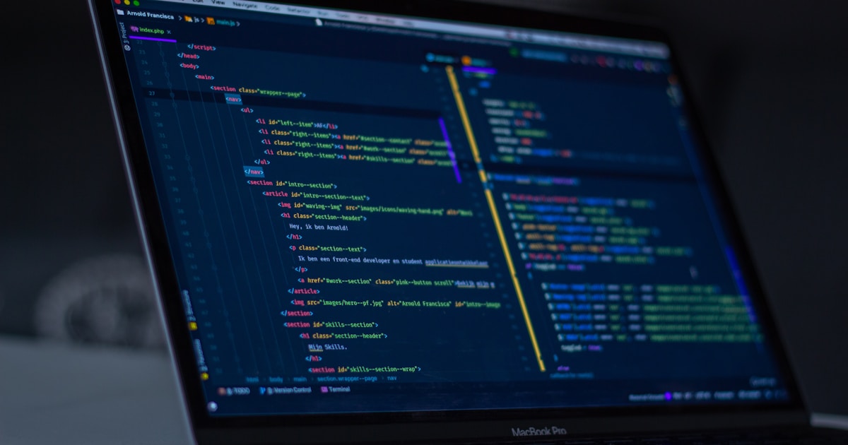 How to Choose Between WordPress and Headless CMS in 2026